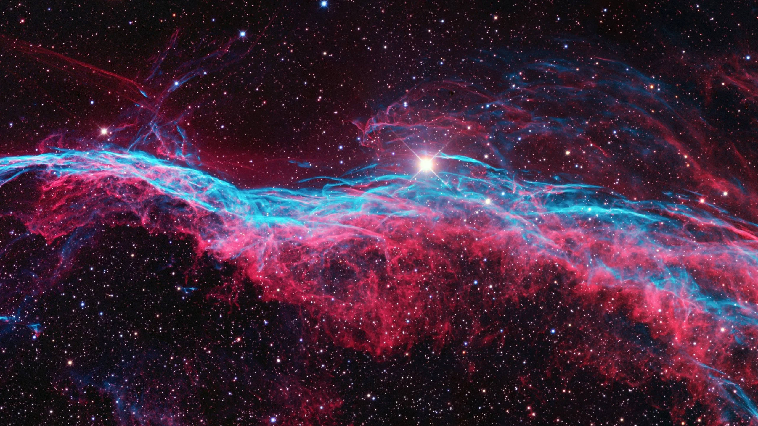 ערפילית ורודה בחלל 2560x1440 טפט