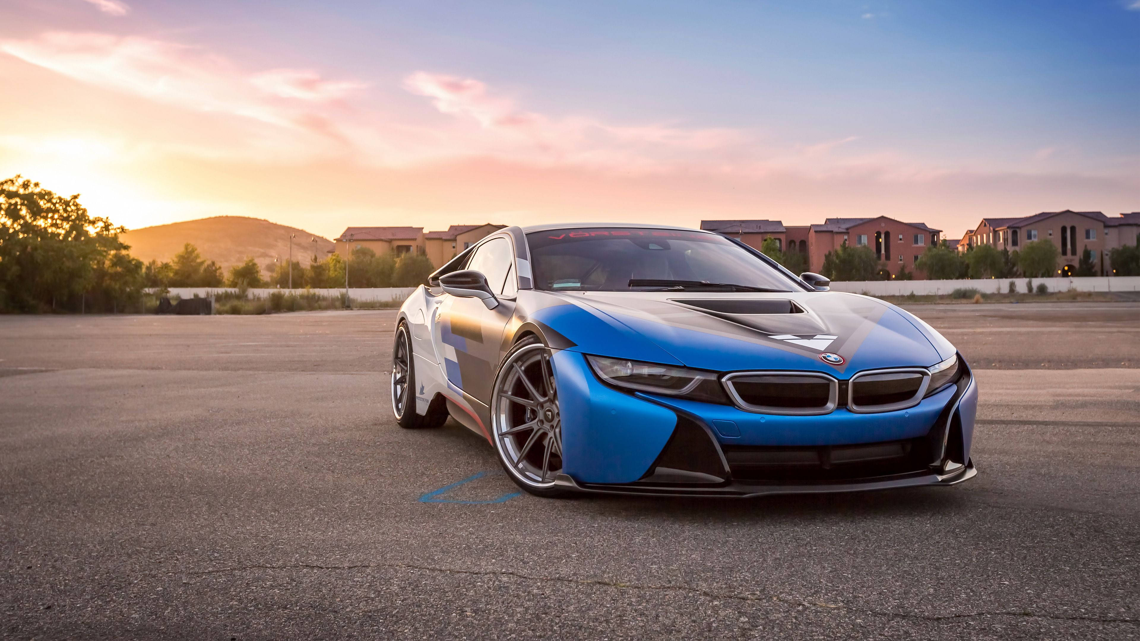 מכונית 4K כחולה BMW I8 טפט