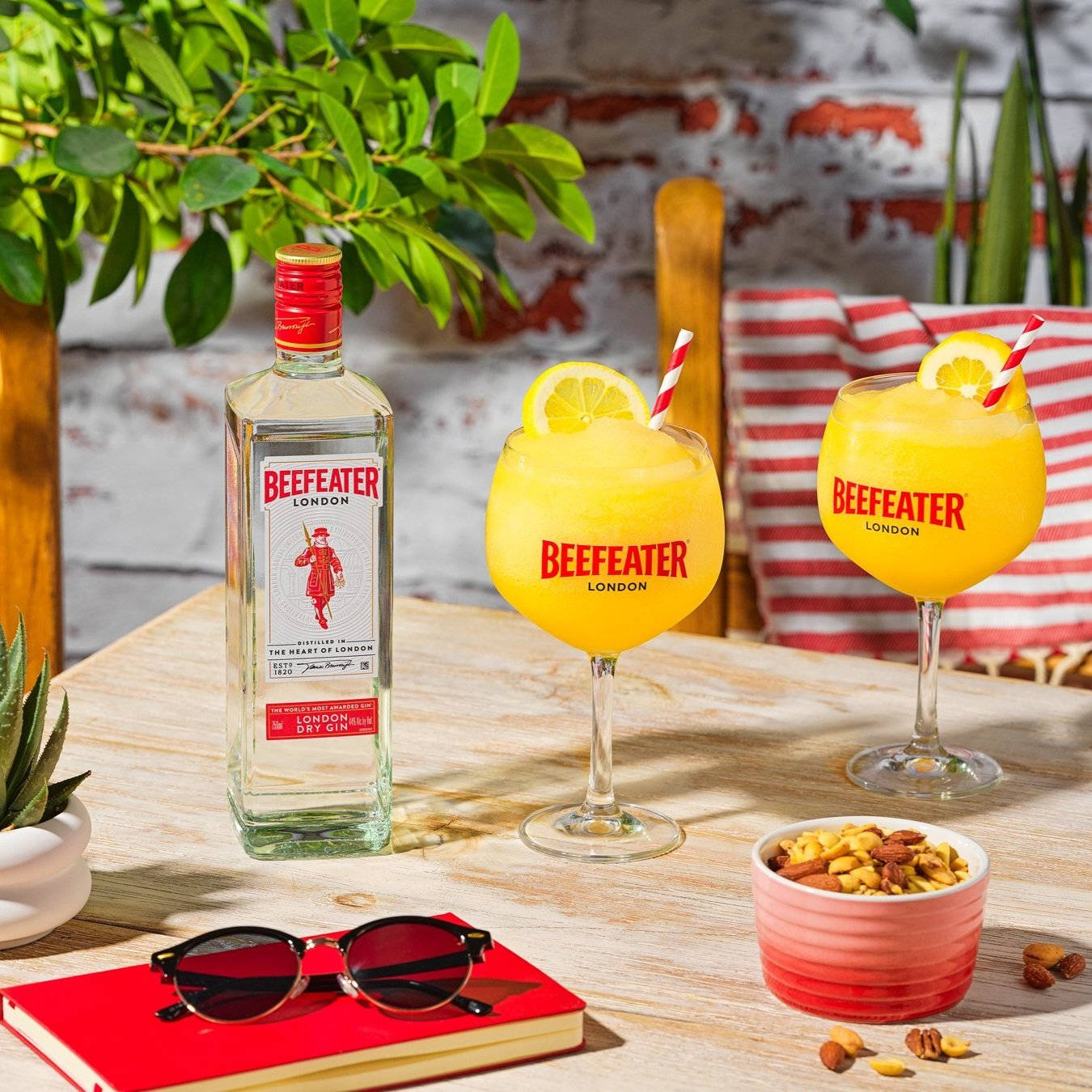 משקפי שמש של Beefeater לקיץ טפט