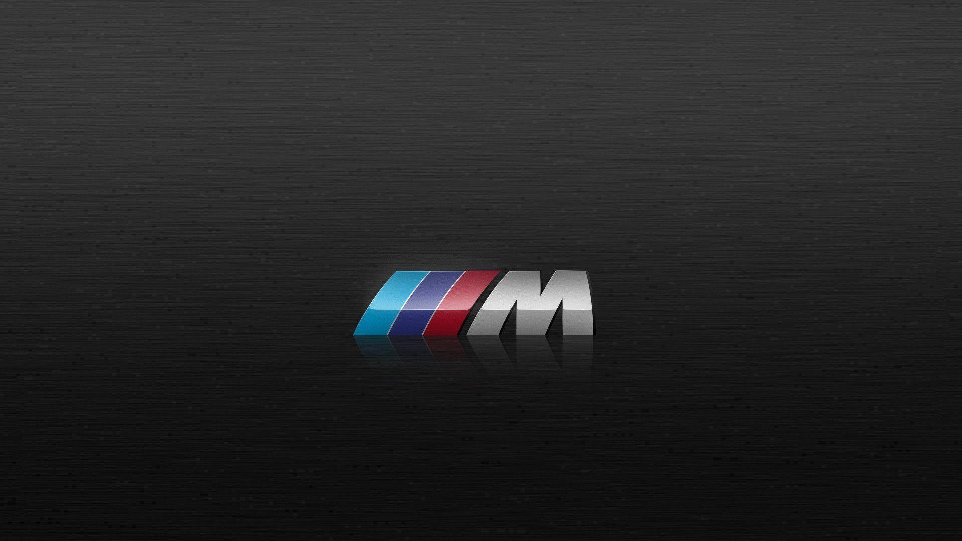 לוגו BMW M על רקע עץ שחור טפט