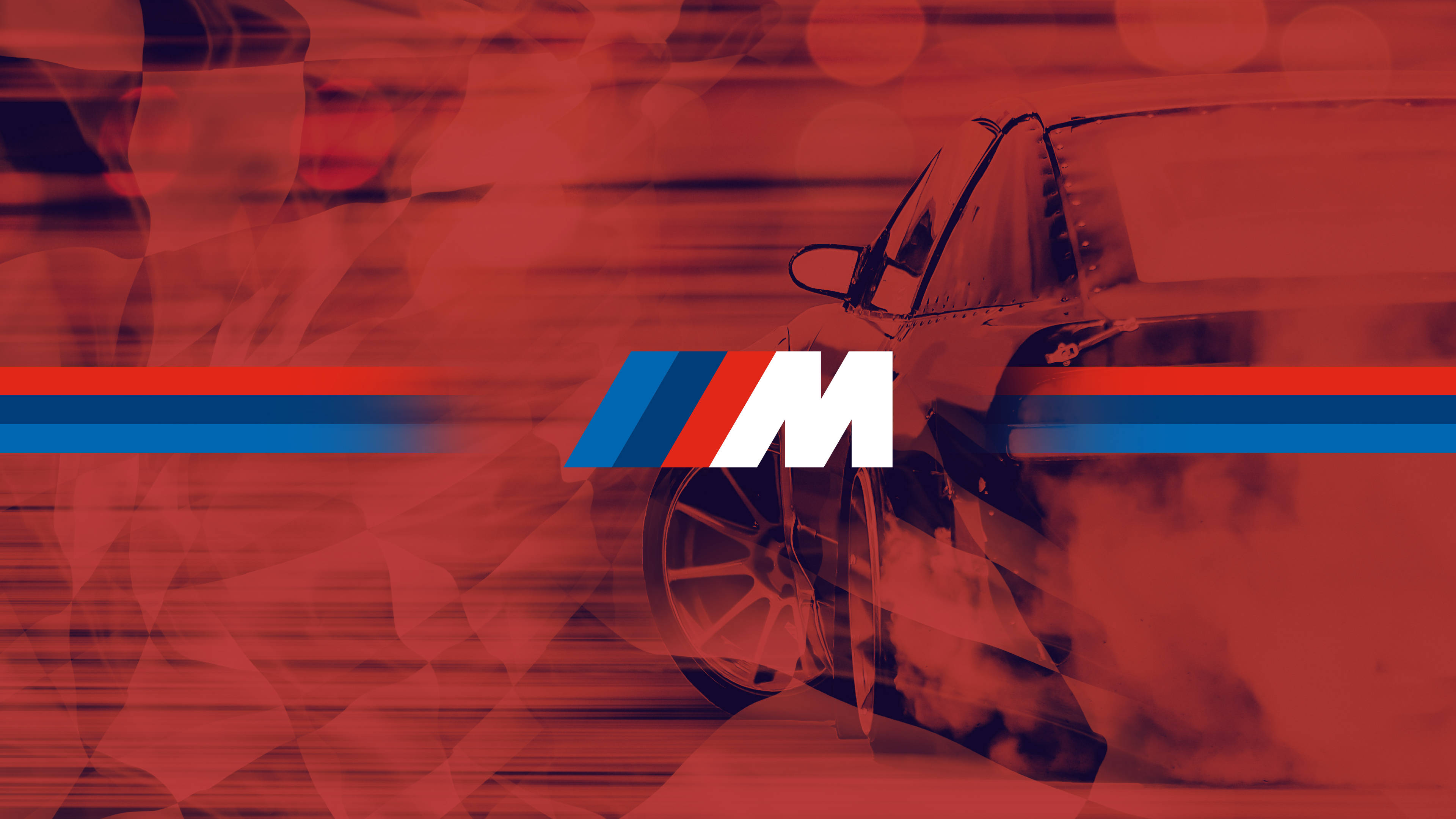 לוגו BMW M אדום עם עשן ומכונית טפט
