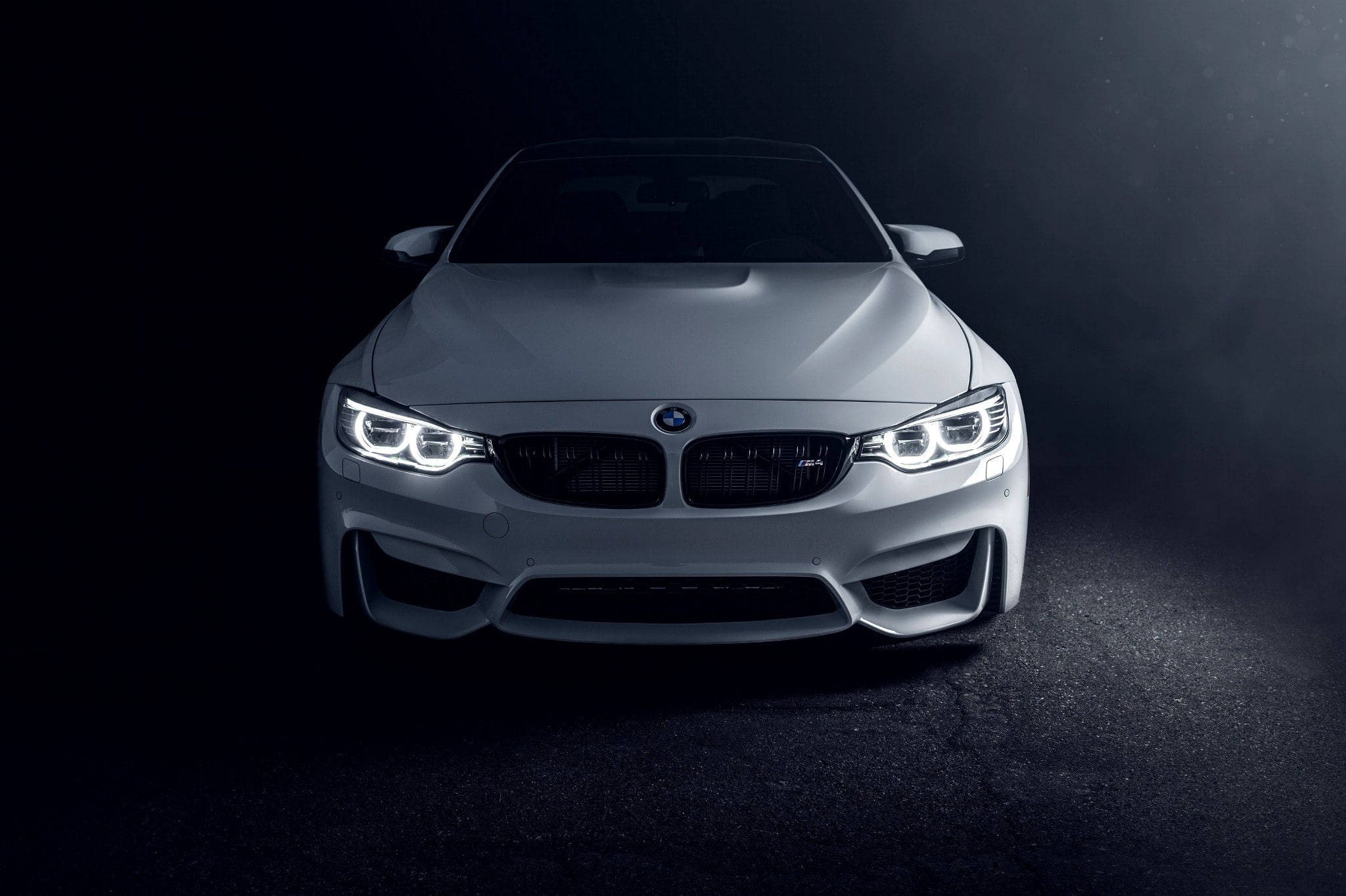 מחשב נייד עם BMW M4 לבנה טפט