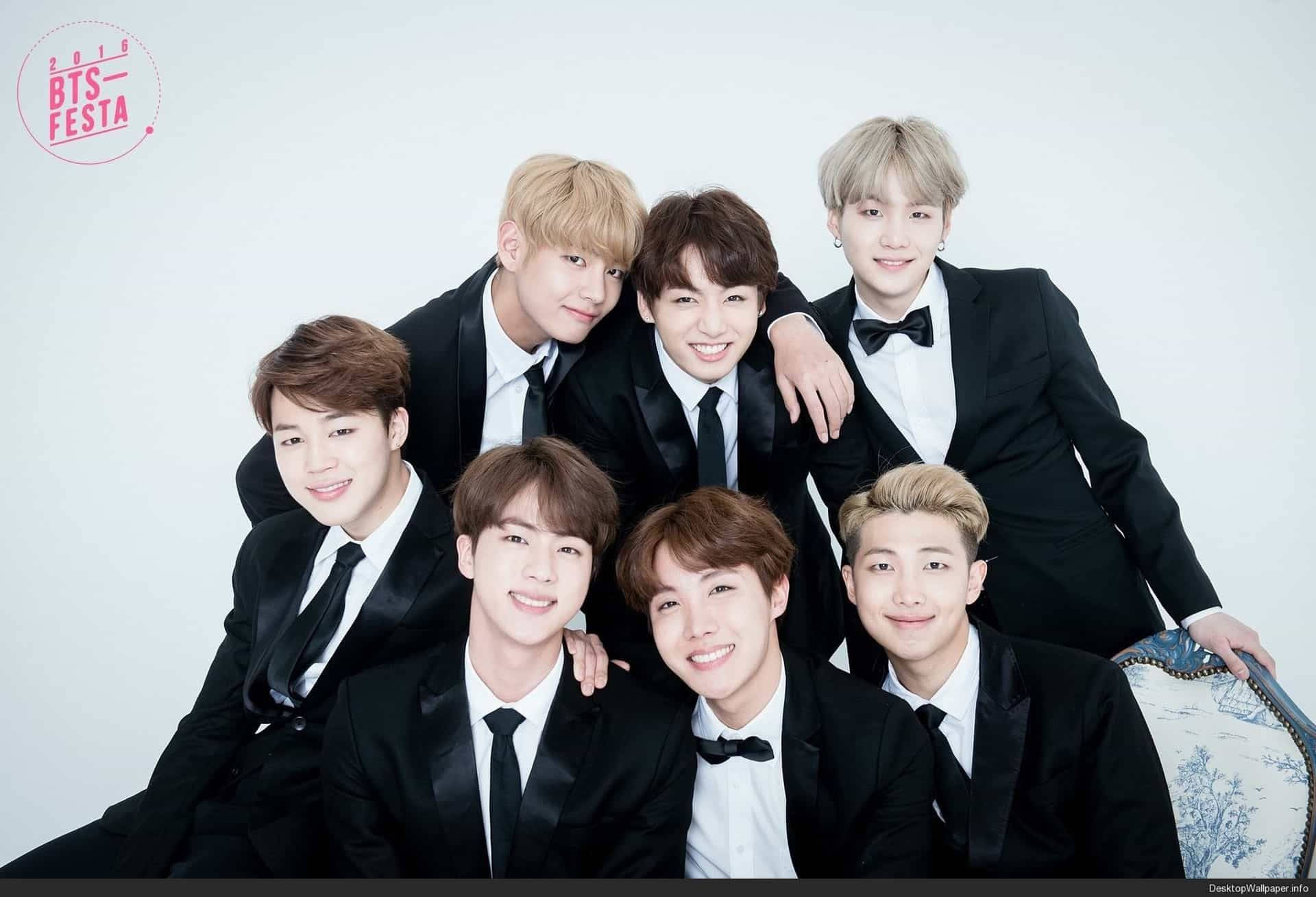 BTS בחליפה שחורה 2020 טפט