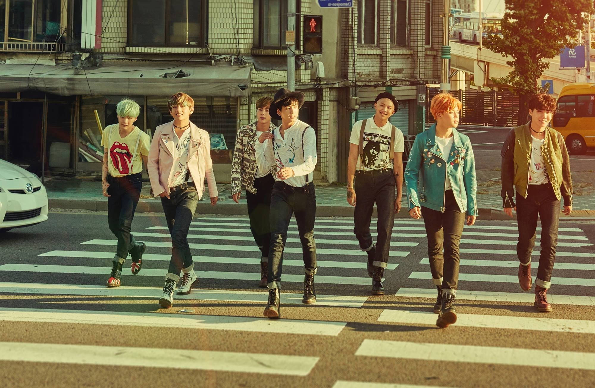 טפט BTS מרשים למחשב נייד טפט