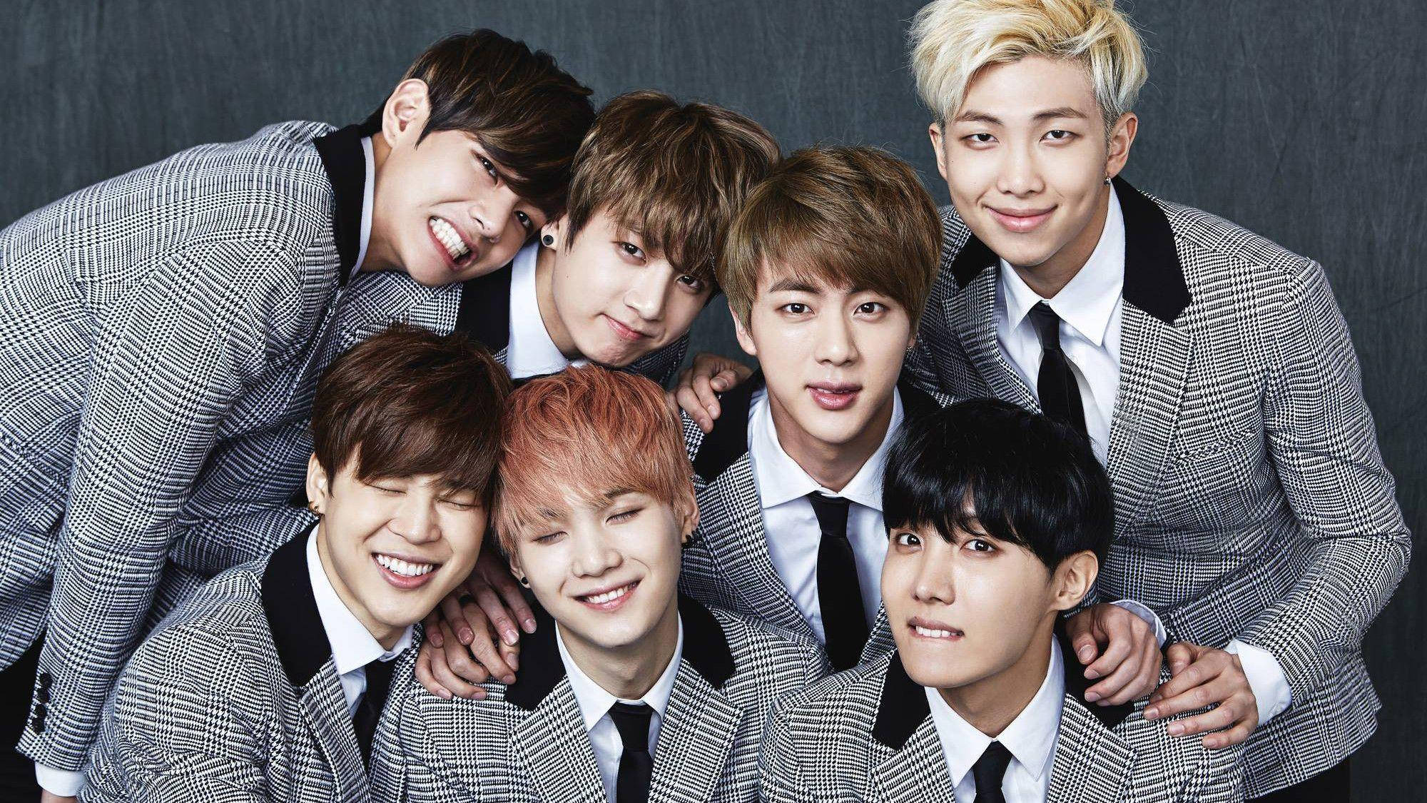 BTS חמודים במדי בית ספר טפט