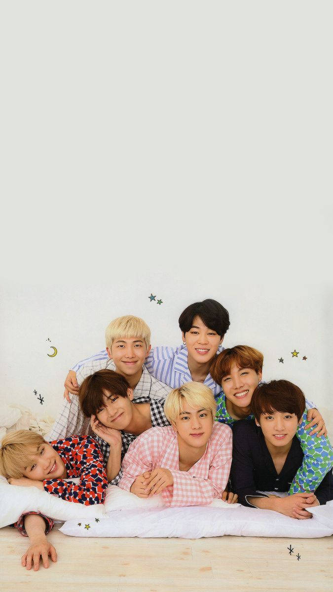 BTS שוכבים יחד בתפארת הבידור שלהם טפט