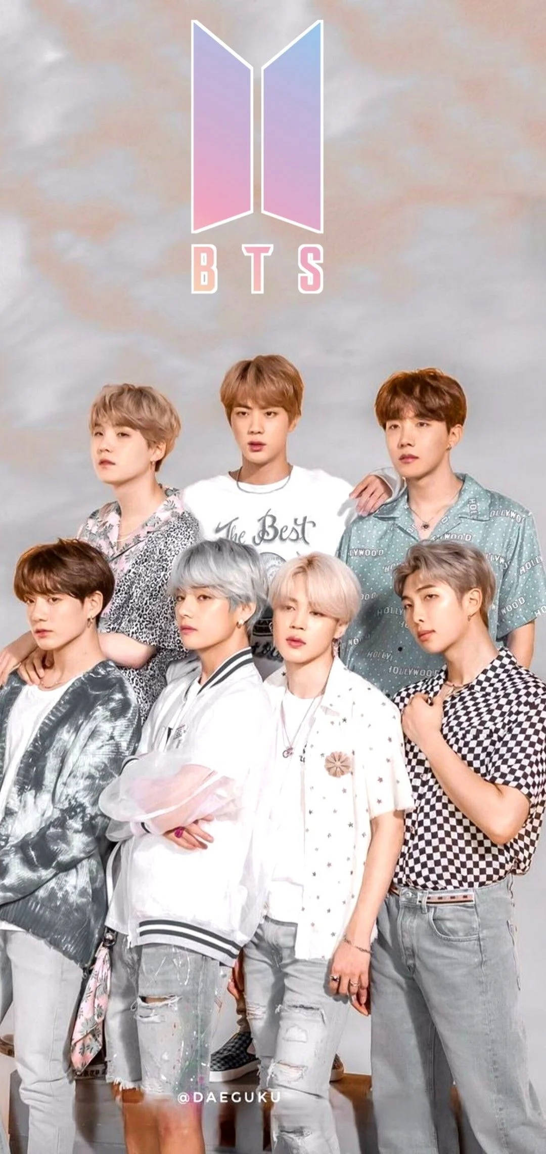 BTS חמודים מצטלמים יחד תחת לוגו BTS טפט