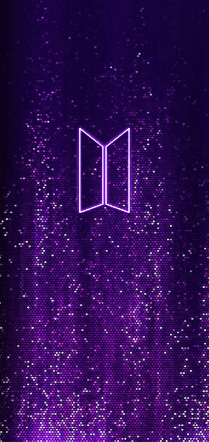 לוגו BTS בסגול ניאון טפט