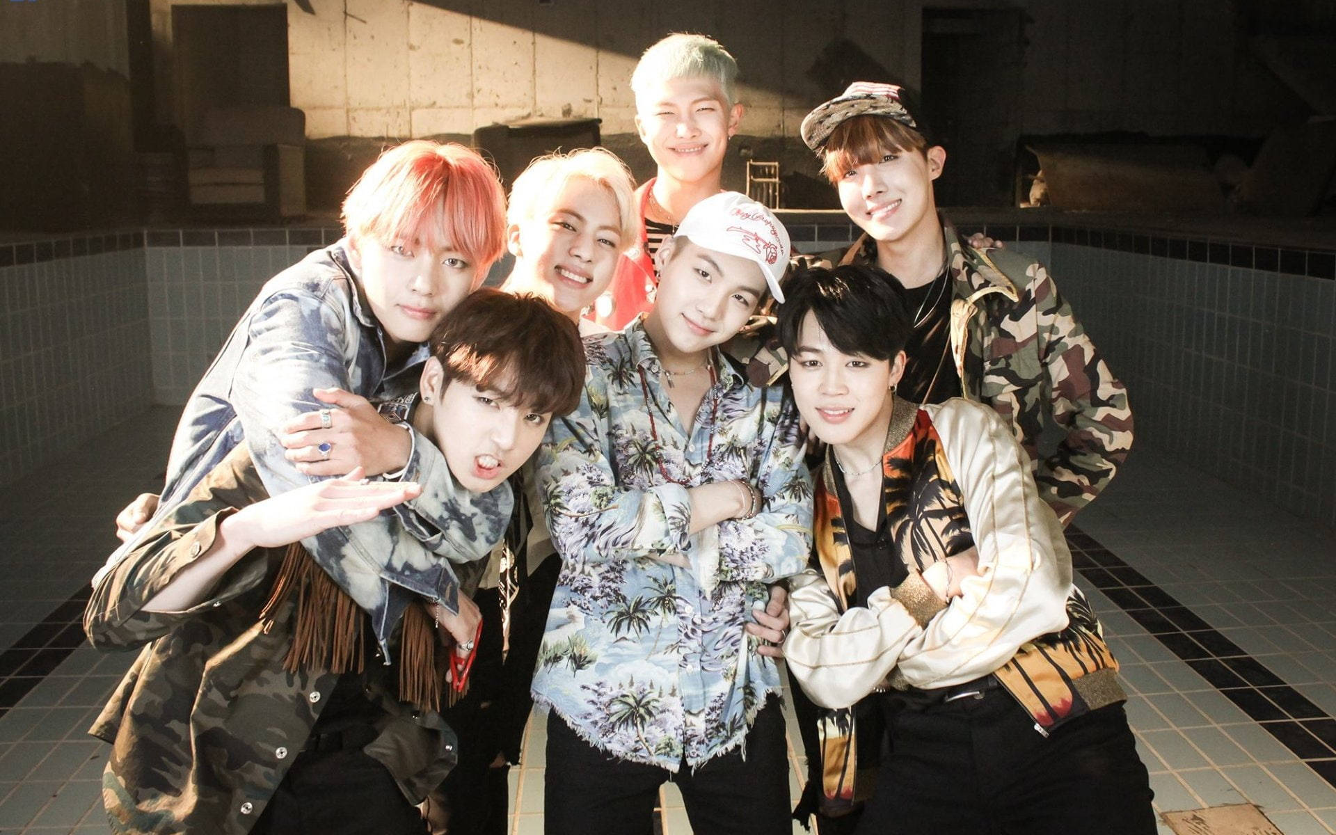 תמונת קבוצה של BTS בקליפ Fire טפט