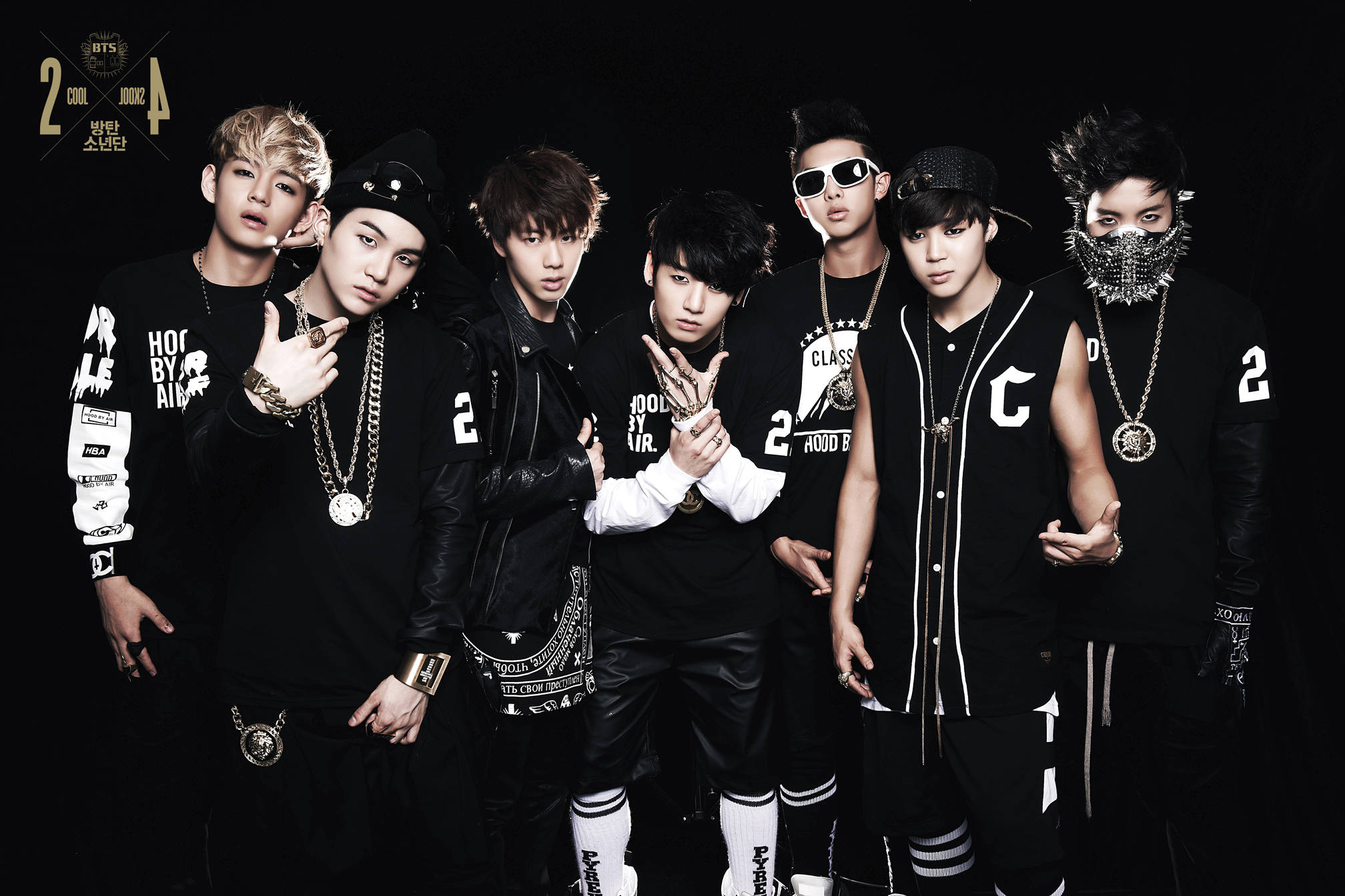 BTS קבוצתי אסתטיקה אורבנית בשחור לבן טפט