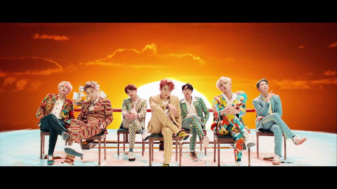 רקע שולחן עבודה של BTS מהקליפ "Idol" טפט