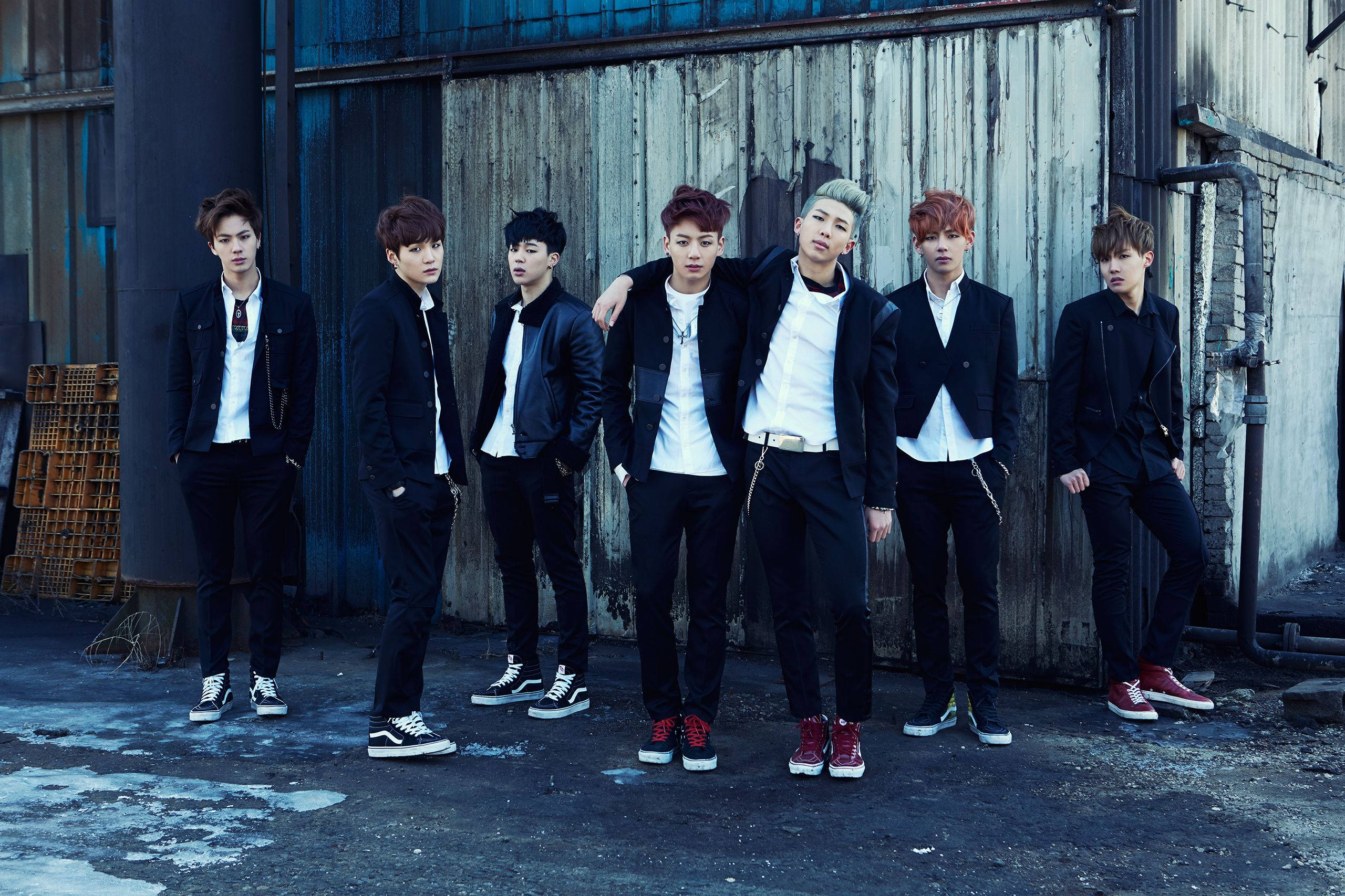BTS בז'קטים שחורים מגניבים טפט