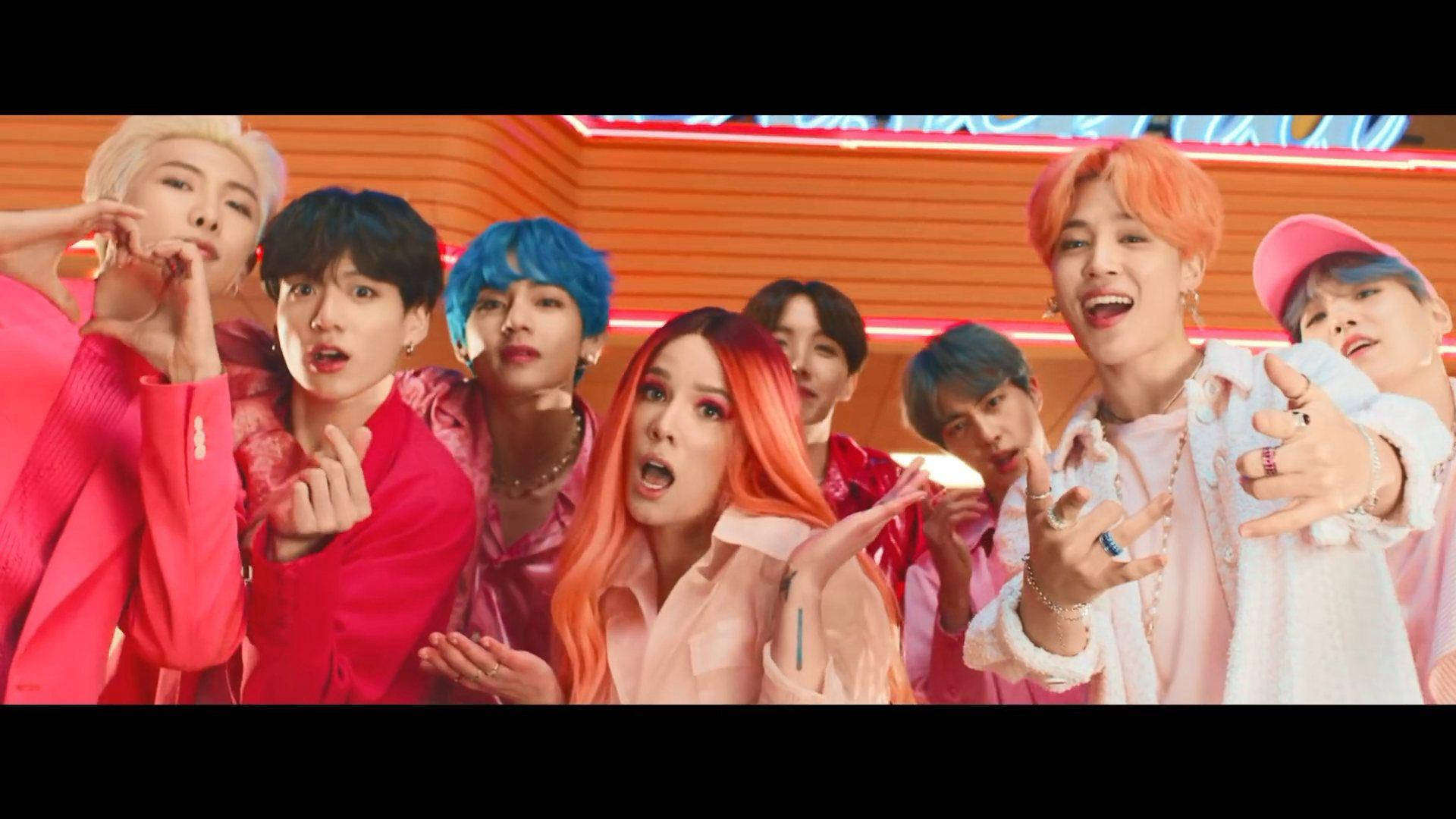 טפט שולחן עבודה של BTS והלסי טפט