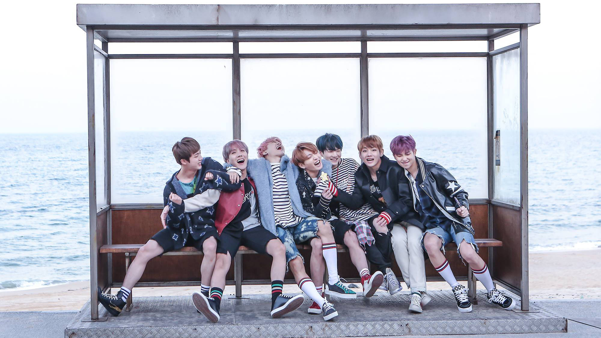 ספינג דיי טיזר קול BTS למחשב נייד טפט