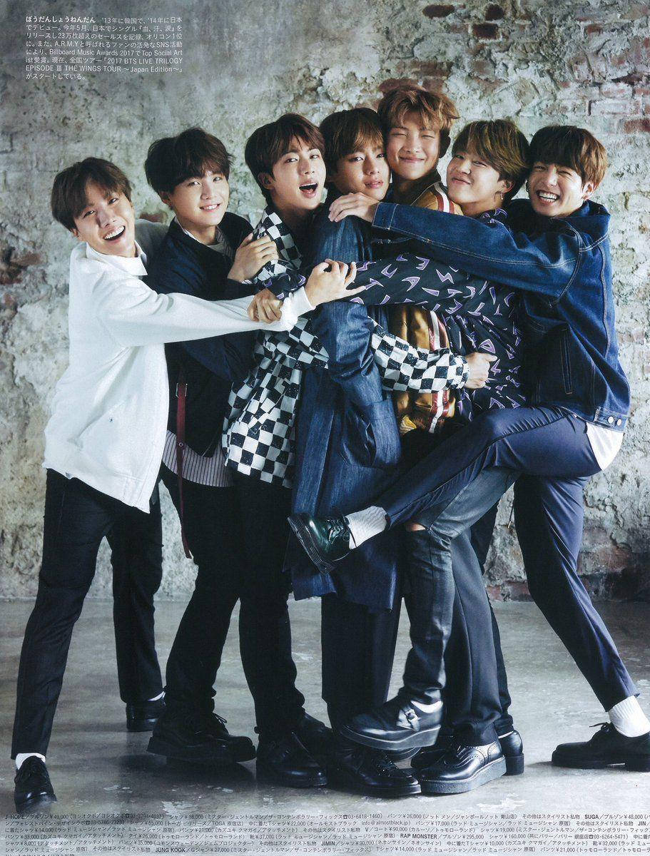 BTS מחבקים אחד את השני בחמידות טפט