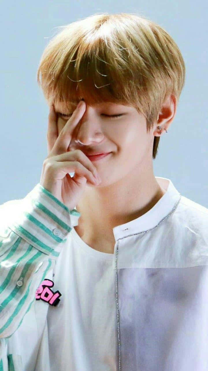 BTS V עומד לניצחון! טפט