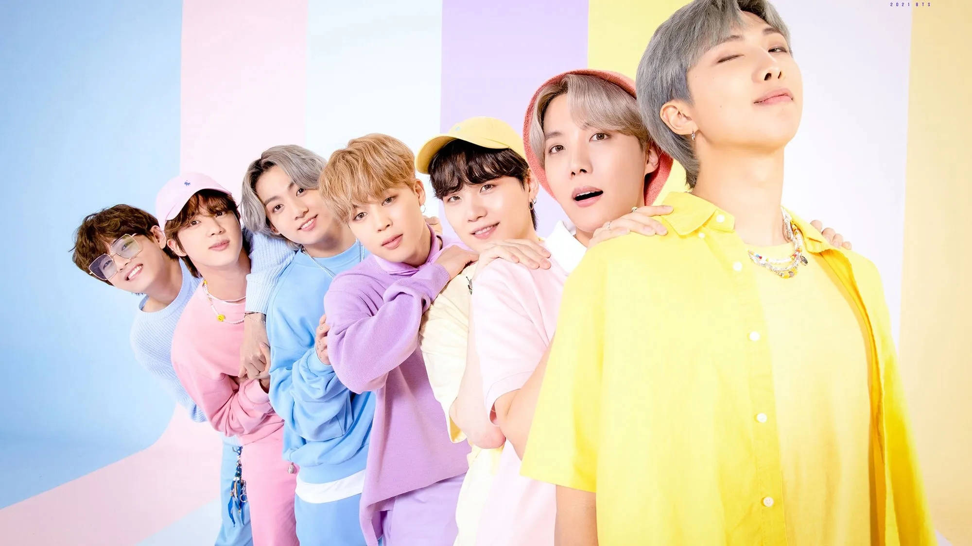 BTS חמודים מסודרים בצבעי פסטל טפט
