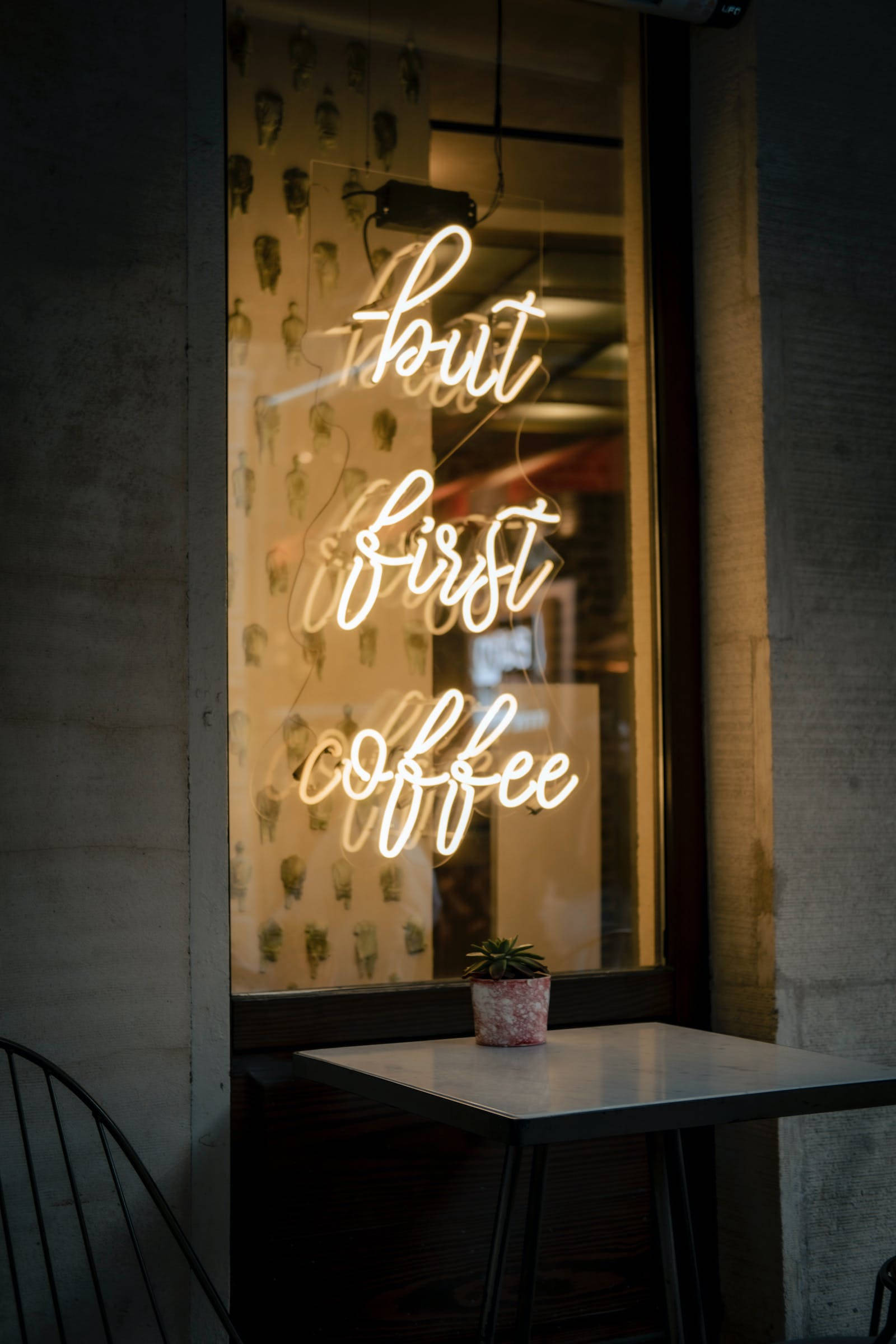 But First Coffee ניאון אייפון טפט