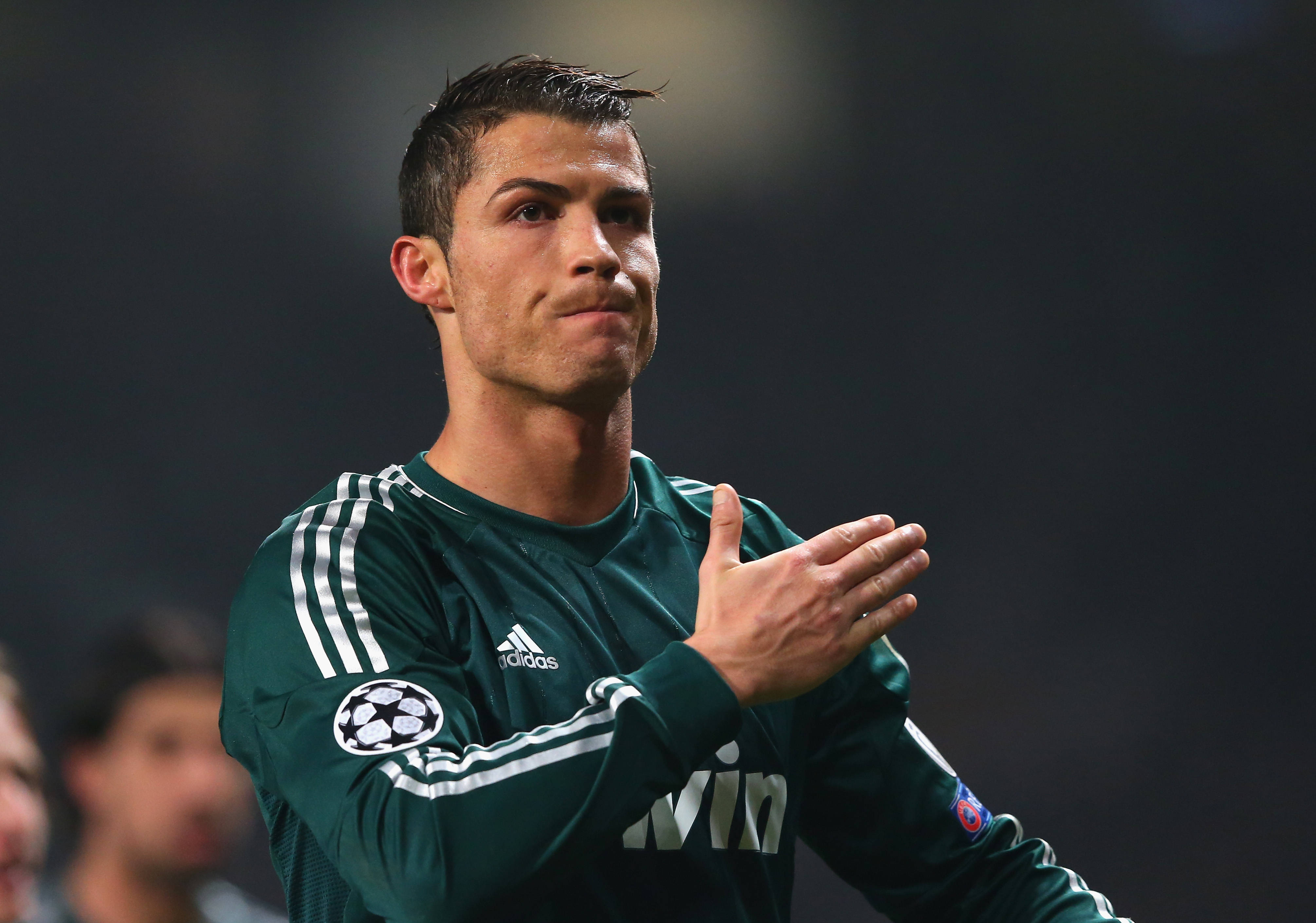 CR7 כריסטיאנו רונאלדו במדים ירוקים טפט