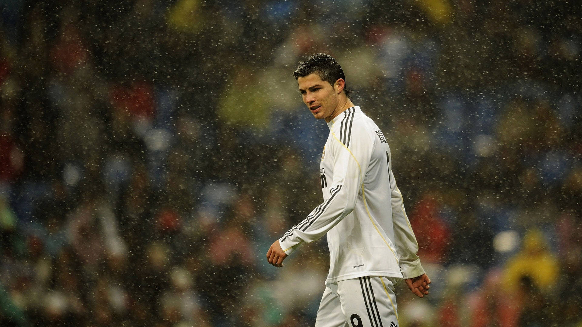 CR7 HD משחק כדורגל בגשם טפט