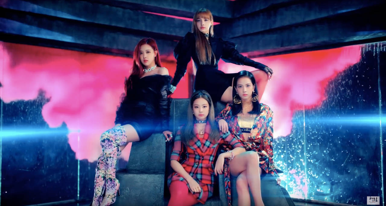 תמונה: חברות להקת הקיי-פופ בלאקפינק בקליפ "DDU-DU DDU-DU" טפט