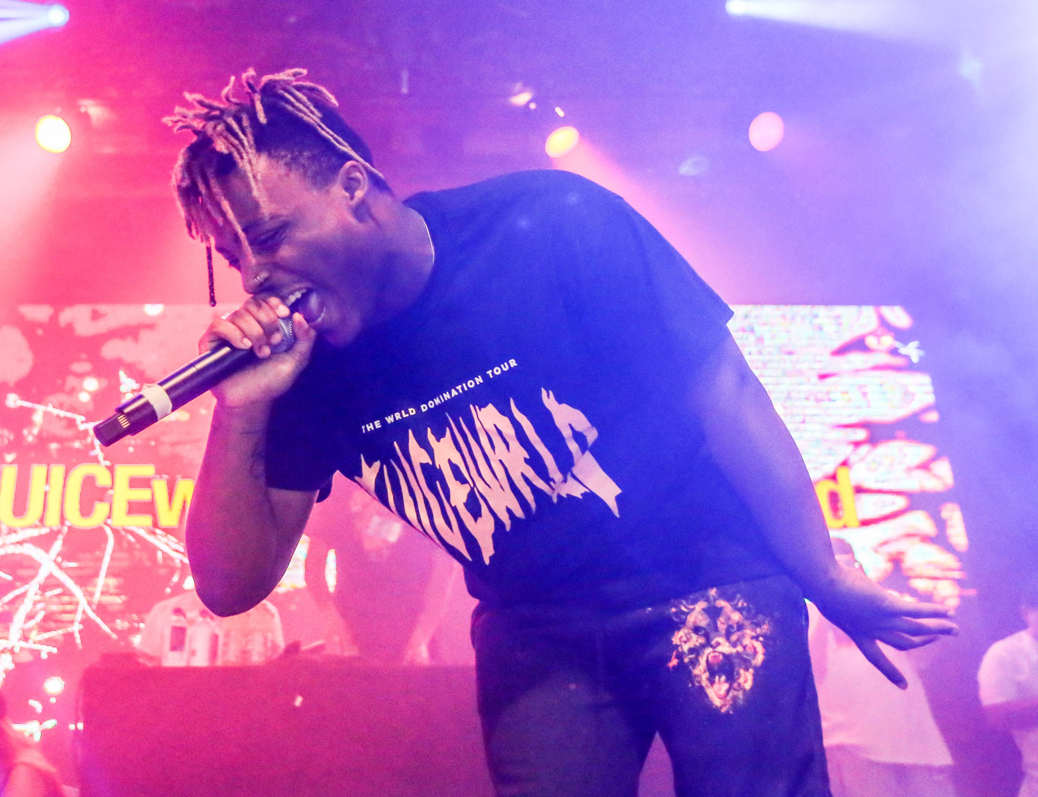 Juice Wrld על הבמה 4K טפט