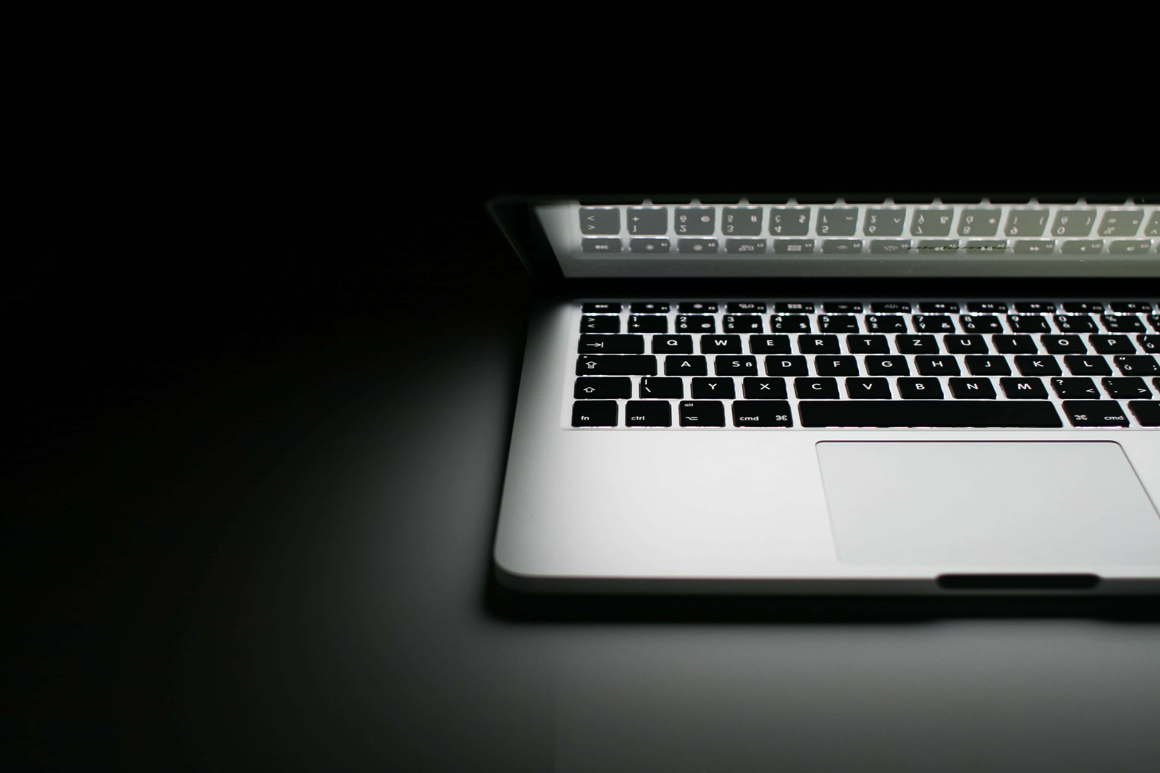 מחשב MacBook אסתטי - לעבוד בסטייל טפט