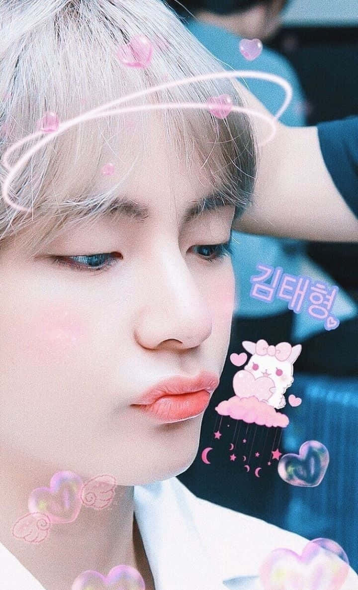 V מ-BTS מציג את הסגנון הייחודי שלו טפט