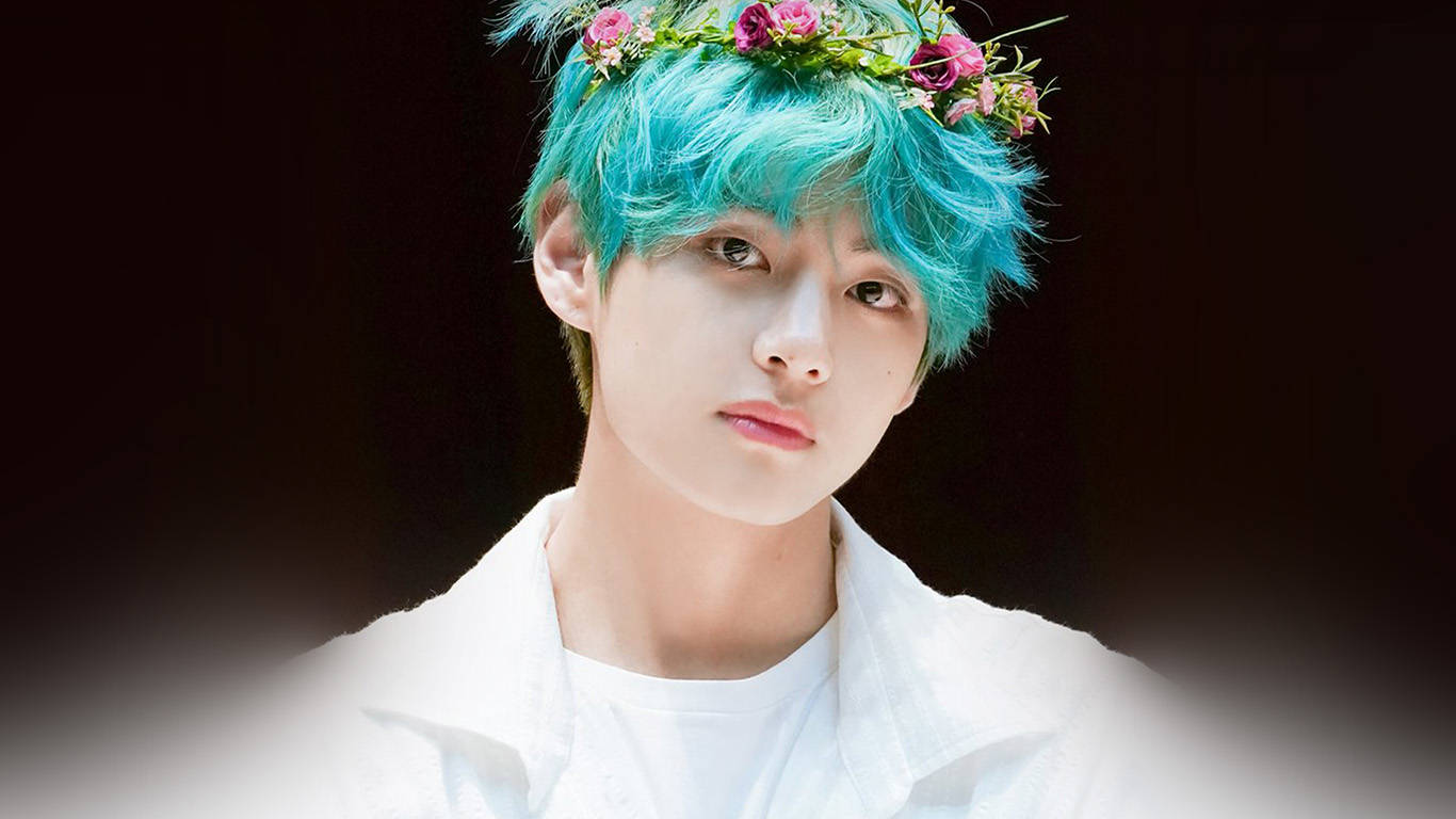 V מ-BTS עם כתר פרחים טפט