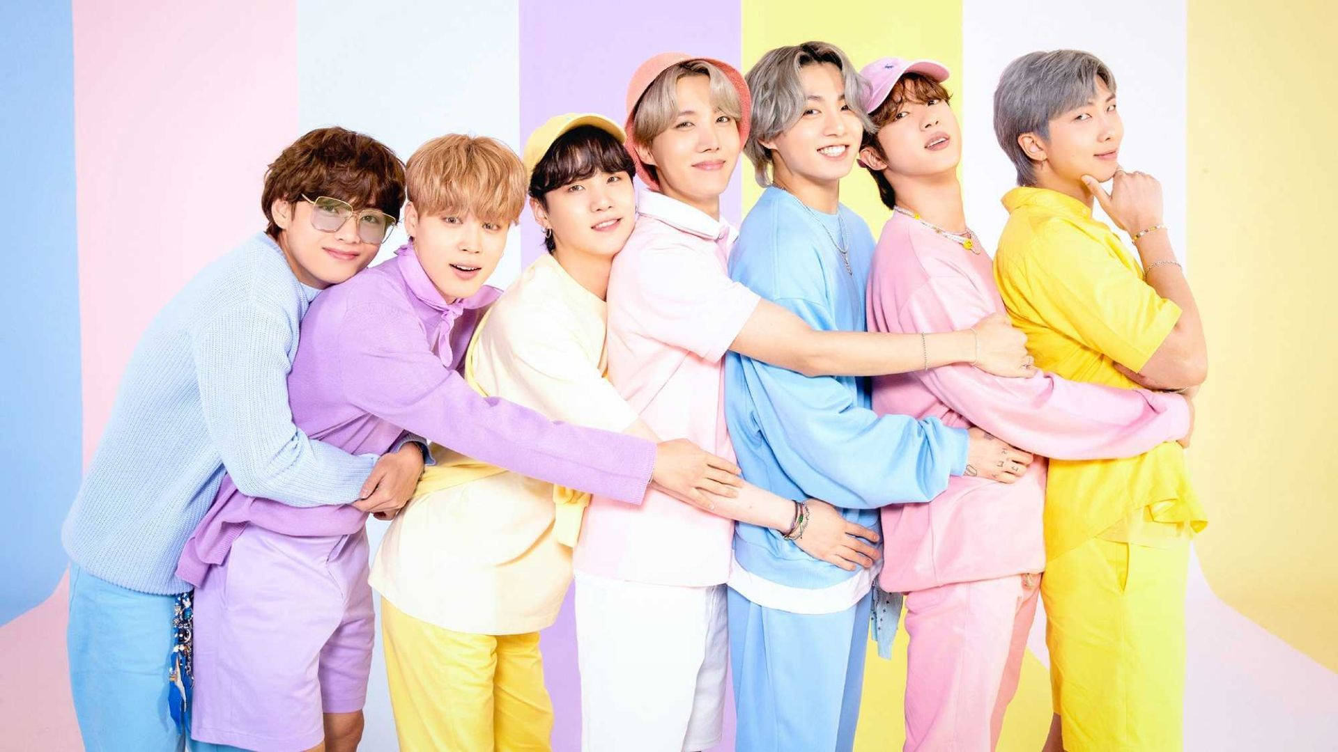 וול-דסקייר של BTS בשרשרת חיבוקים טפט