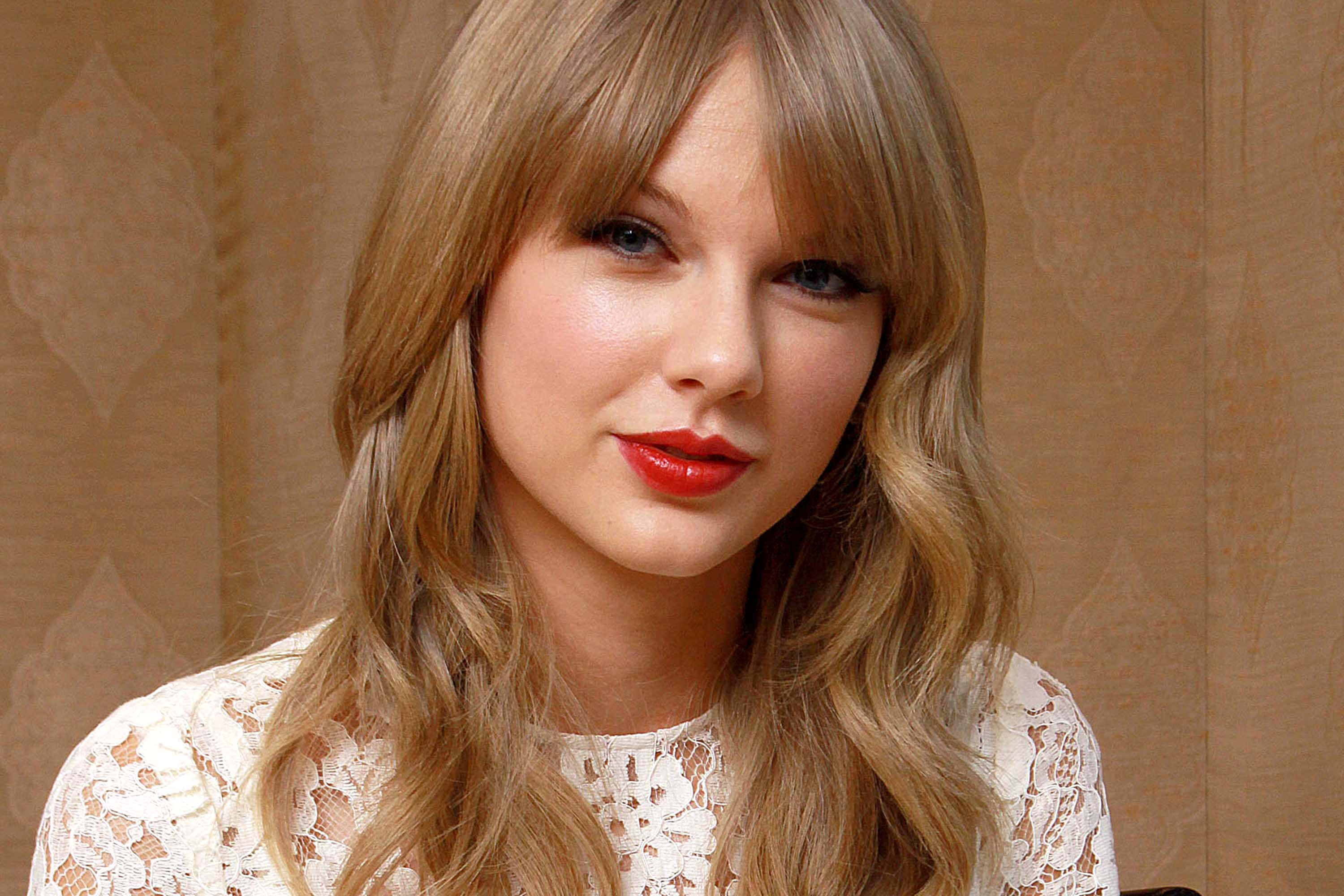 "חולמת בגדול עם טיילור סוויפט" טפט