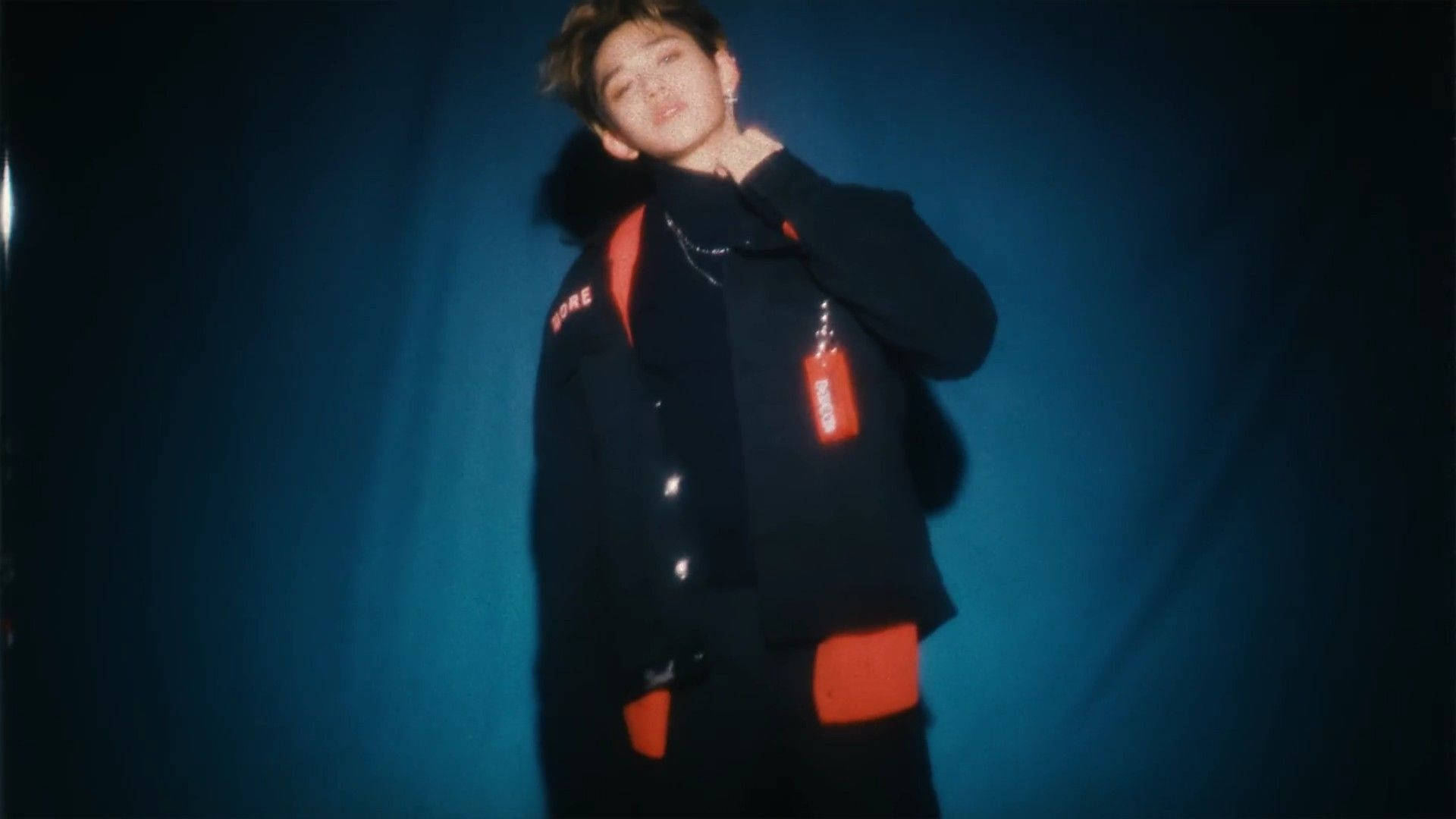 לוקאס מ-NCT מטושטש טפט