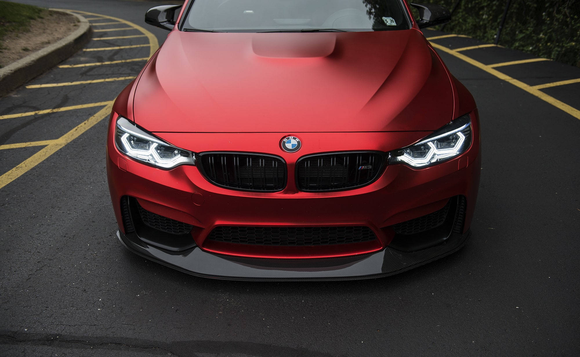 מחשב נייד עם BMW M3 אדום מט טפט