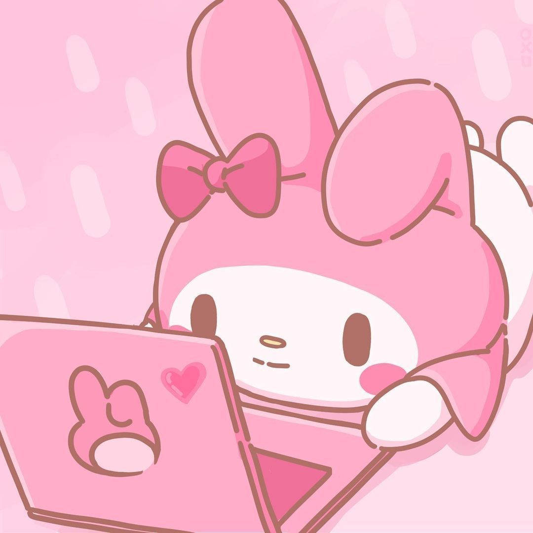 מיי מלודי עם לפטופ ורוד תמונת פרופיל — Sanrio GIF טפט