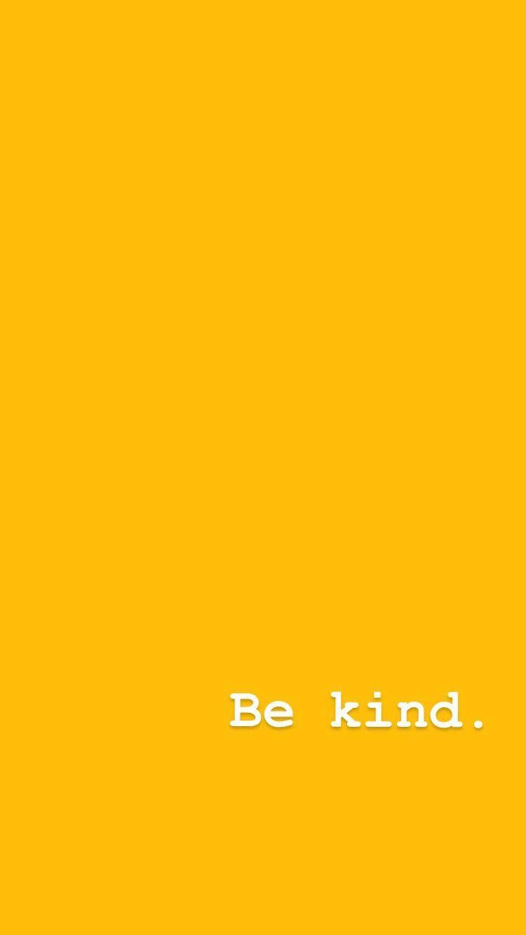ציטוט 'תהיה אדיב' על רקע אסתטי צהוב פסטל חמוד טפט