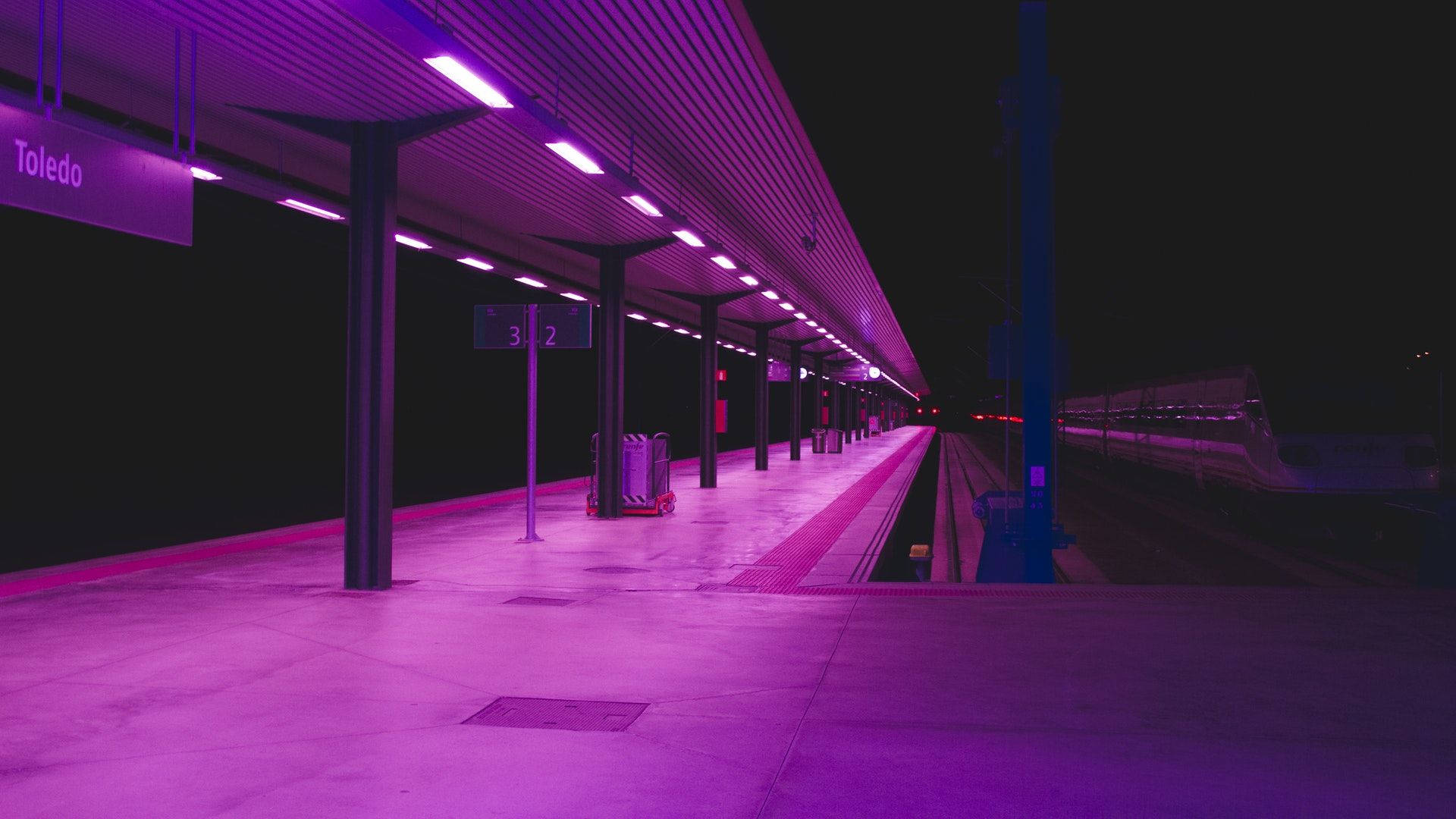 תחנת רכבת ורודה ניאון טפט