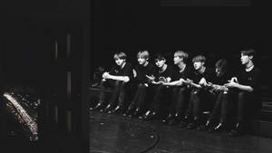 BTS תמונת מאחורי הקלעים בשחור-לבן למחשב נייד — BTS מחשב נייד טפט