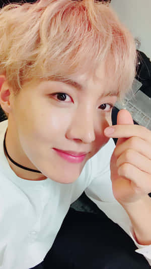 J-hope BTS לב אצבעות — BTS טפט