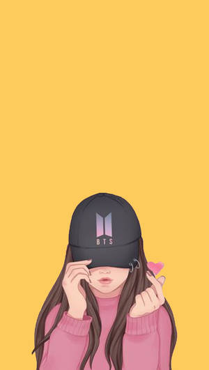אישה חמודה עם כובע BTS
