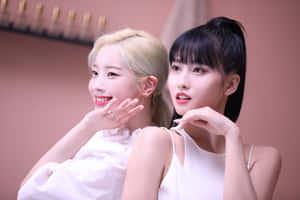תמונת קבוצה מהפנטת של TWICE — 트와이스 טפט